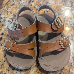Unisex toddler sea wees size 3